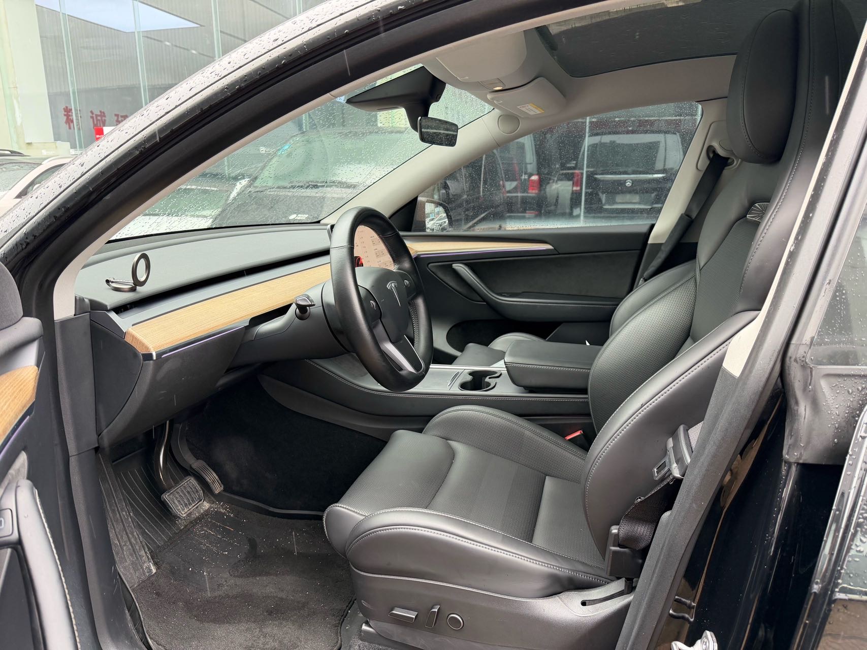 Tesla Model Y 2022 #5 Tesla Model Y 2022 car image #5