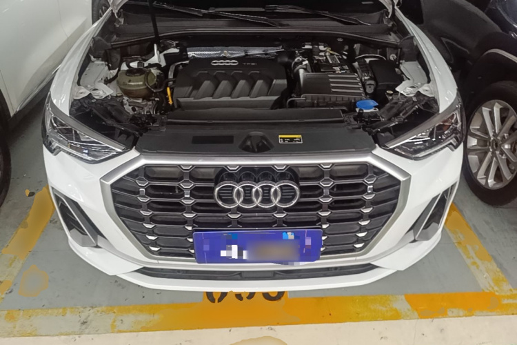 Audi Q3 2019 car image #20