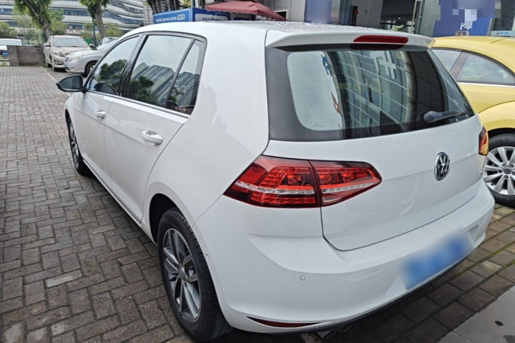 Volkswagen Golf 2017 car image #5