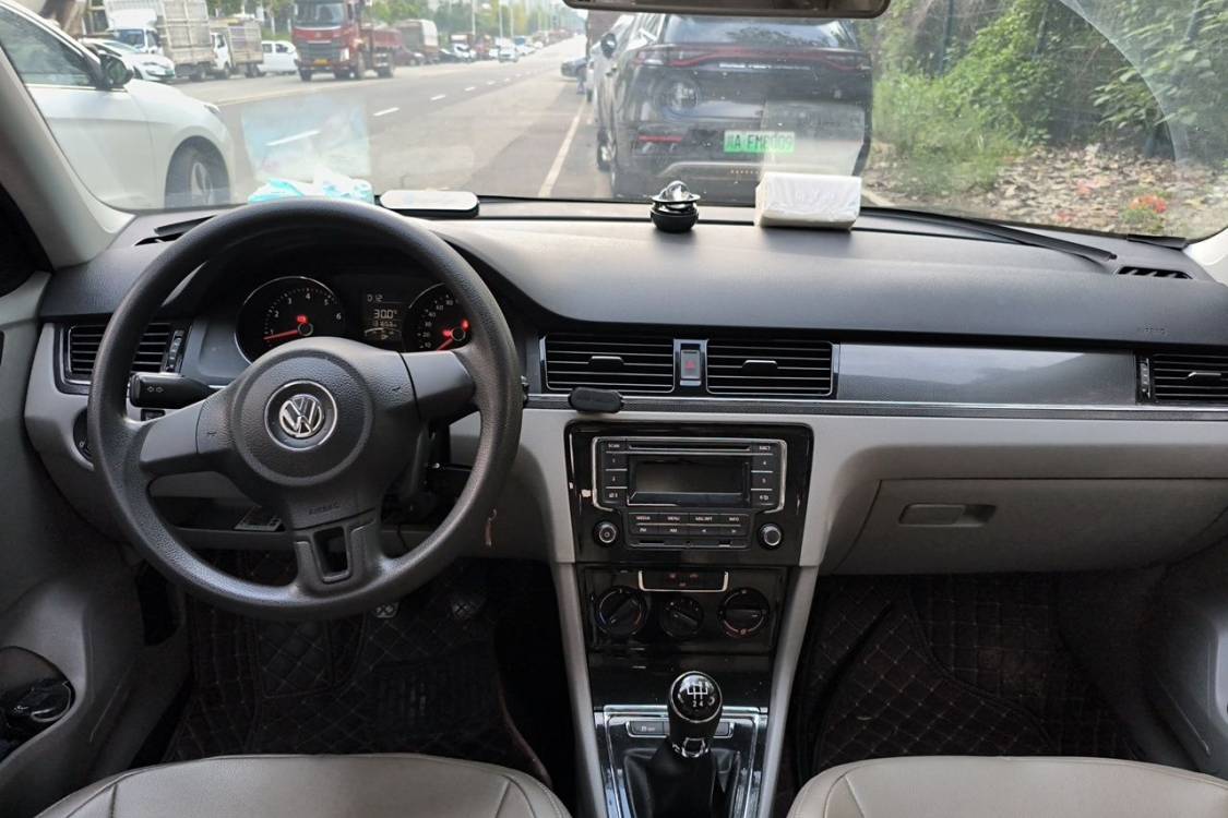 Volkswagen Bora 2013 car image #21
