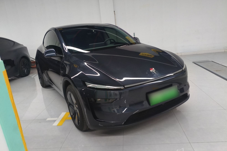 Tesla Model Y 2025 #4 Tesla Model Y 2025 car image #4