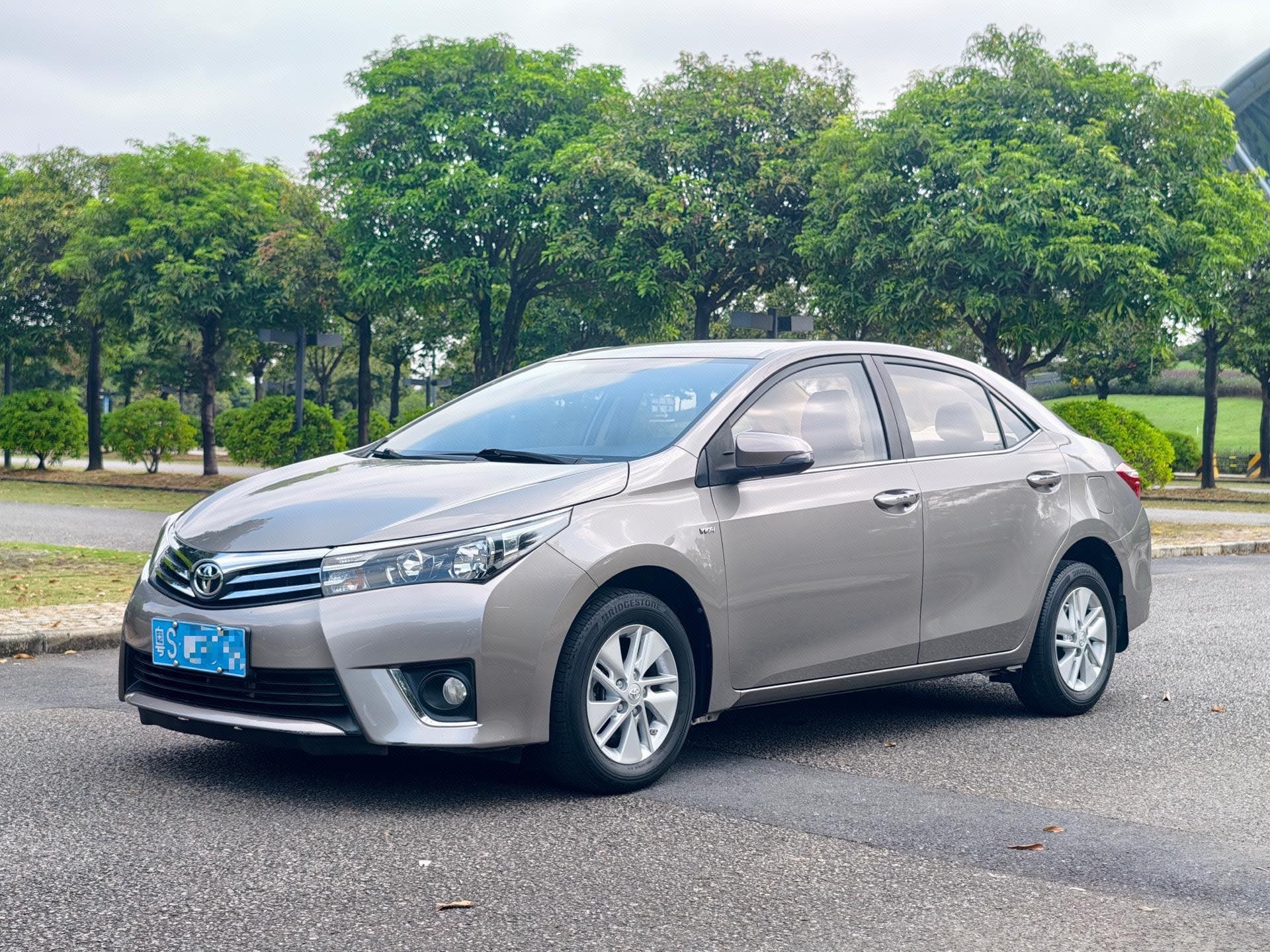 Toyota Corolla 2015 Toyota Corolla 2015 car image