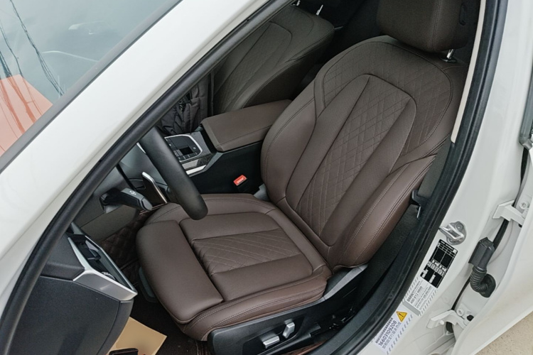 BMW 3 Series 2023 car image #16