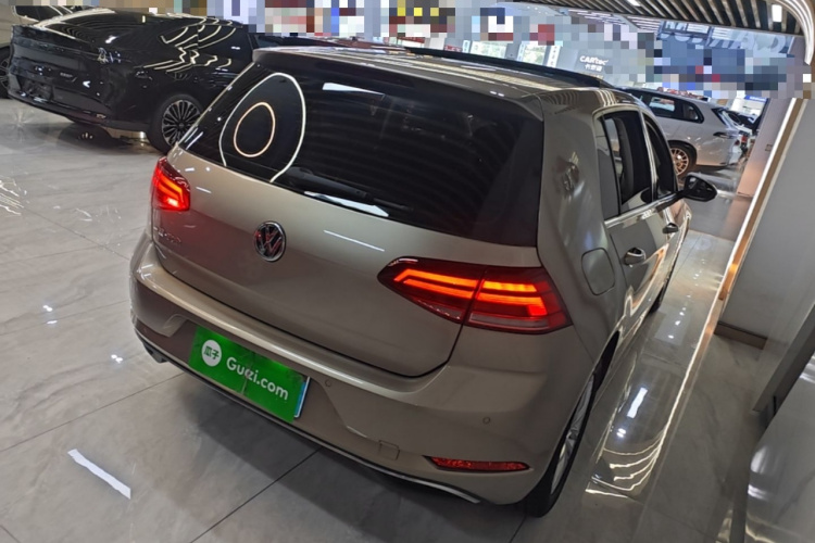 Volkswagen Golf 2018 car image #7