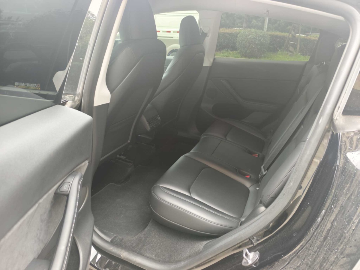 Tesla Model Y 2024 immagine di auto #12