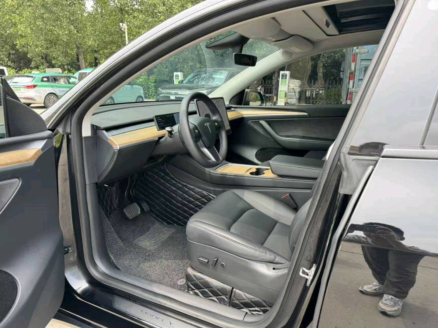 Tesla Model Y 2021 #4 Tesla Model Y 2021 car image #4