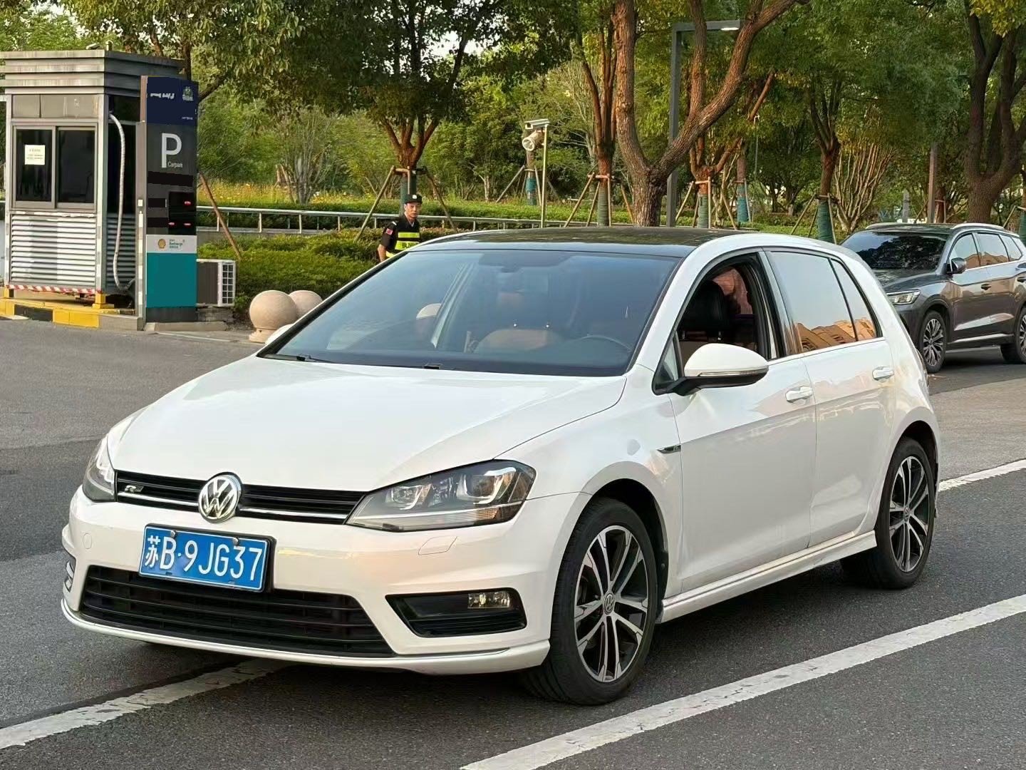 Volkswagen Golf 2017 car image 