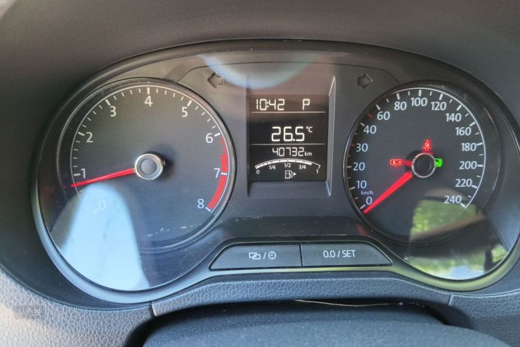 Volkswagen Polo 2017 car image #13
