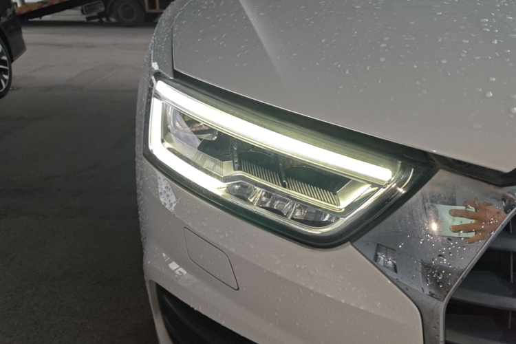 Audi Q3 2019 car image #8