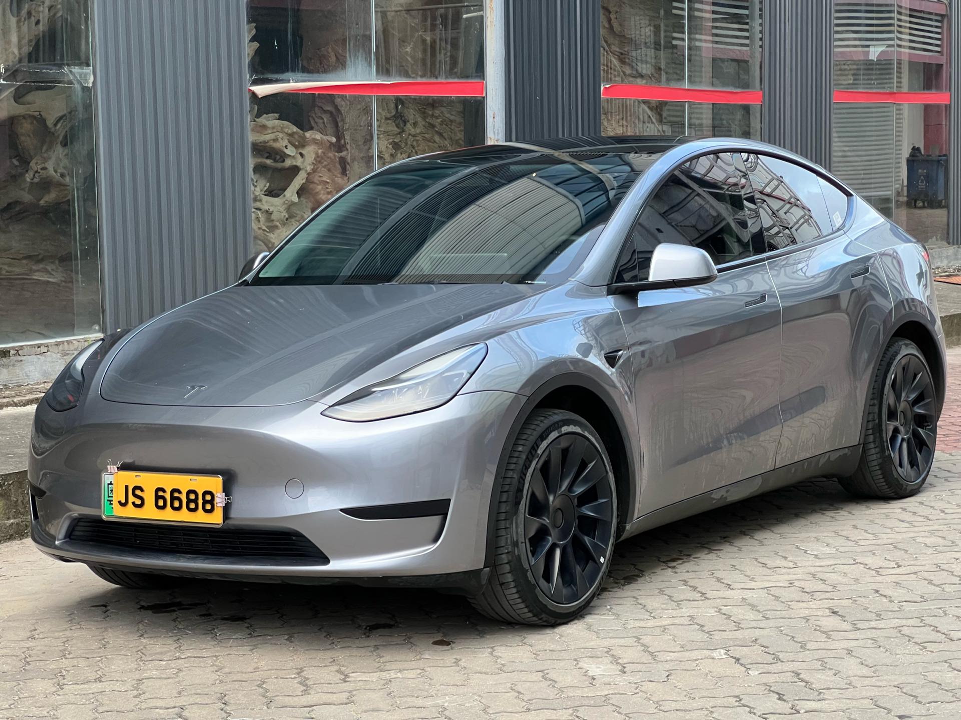 Tesla Model Y 2024 Tesla Model Y 2024 car image