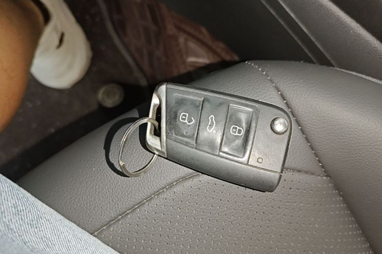 Volkswagen T-Cross 2020 car image #9