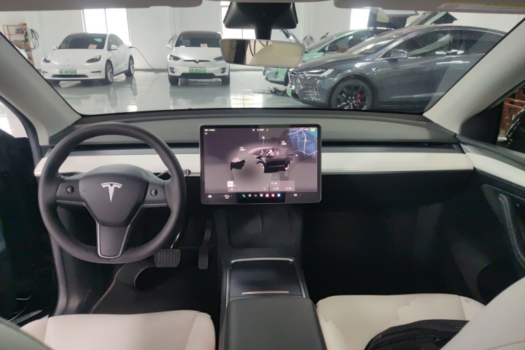 Tesla Model Y 2023 #11 Tesla Model Y 2023 car image #11