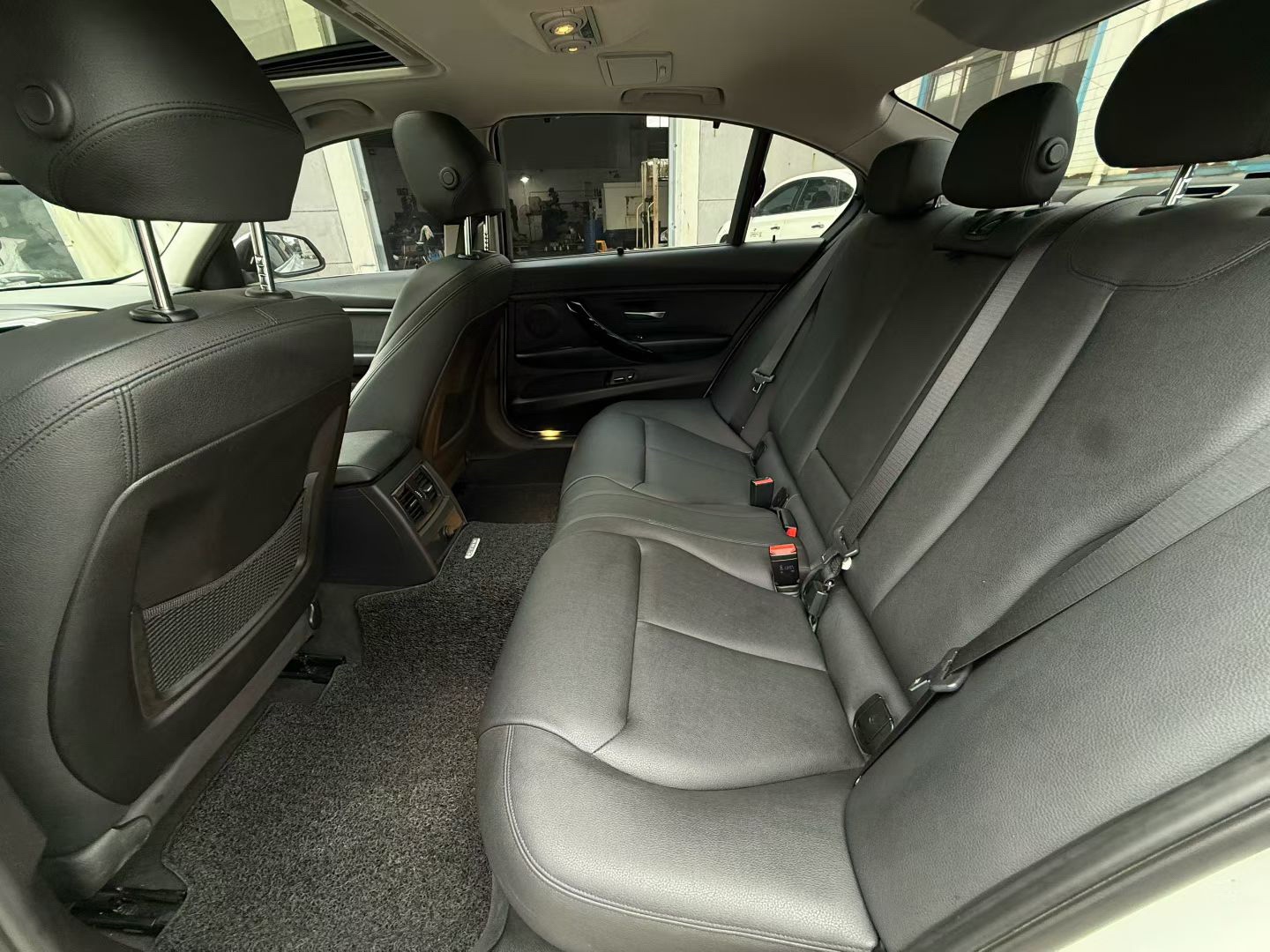 BMW 3 Series 2018 imagen de coche #7