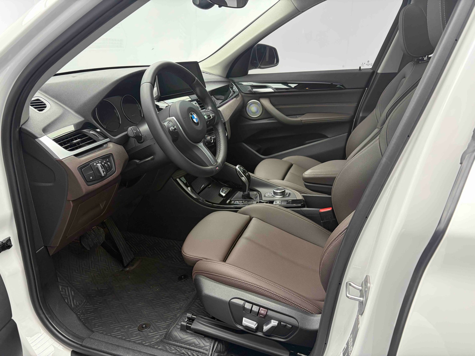 2023 car image #13