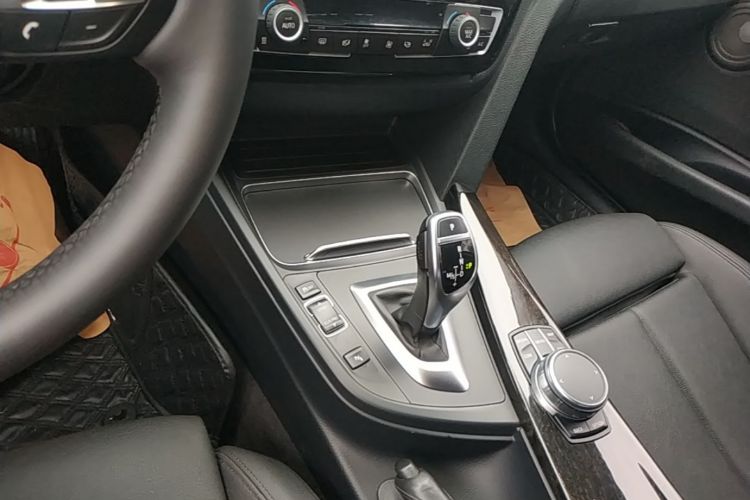 BMW 3 Series 2018 #14 BMW 3 Series 2018 car image #14