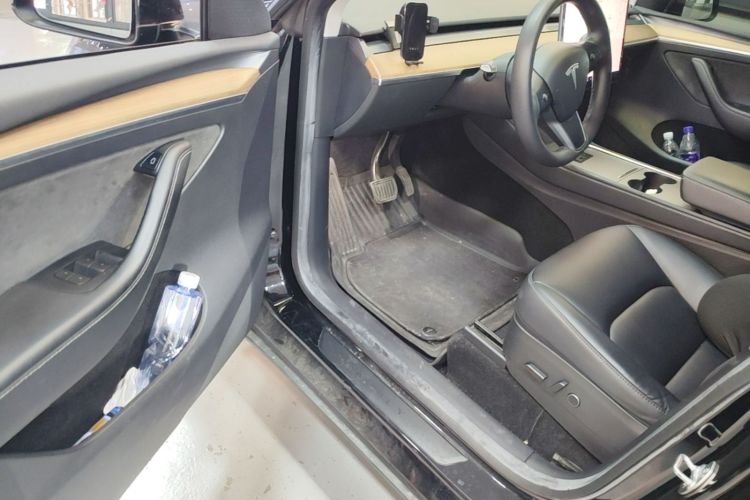 Tesla Model Y 2022 car image #16