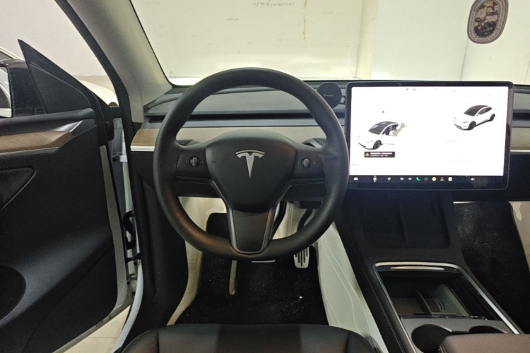 Tesla Model Y 2021 #11 Tesla Model Y 2021 car image #11