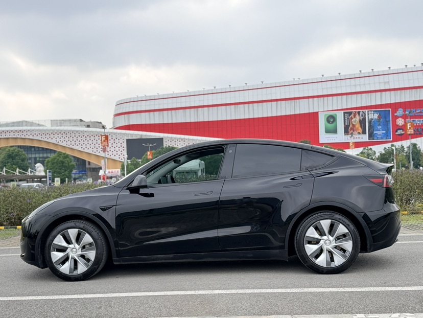 Tesla Model Y 2022 car image #4
