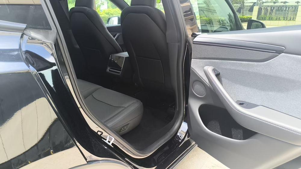 Tesla Model Y 2026 car image #9
