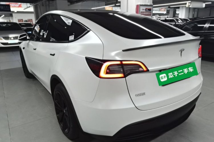 Tesla Model Y 2024 #5 Tesla Model Y 2024 car image #5