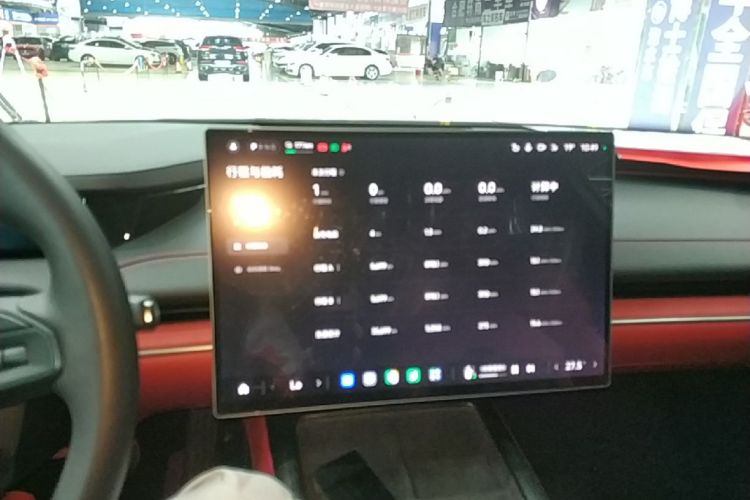 MI SU7 2024 immagine di auto #13