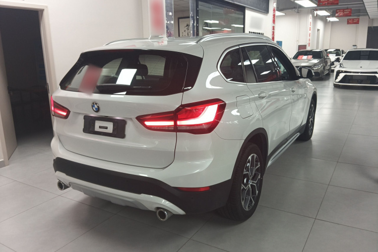 BMW X1 2021 #6 BMW X1 2021 صورة سيارة #6