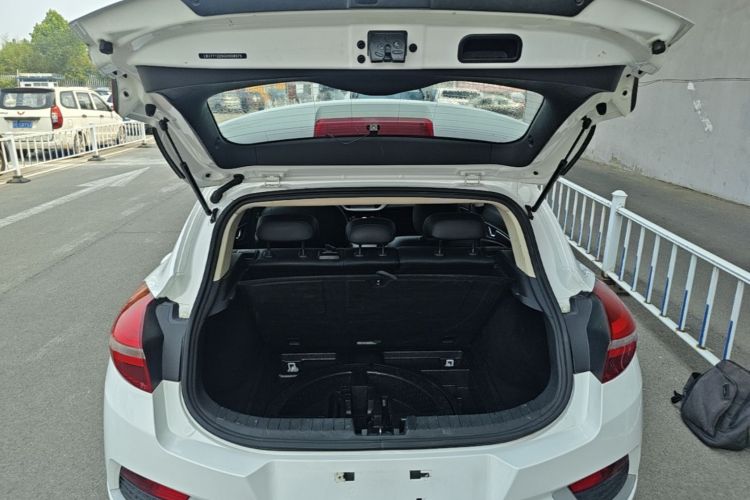 GEELY Emgrand GS 2016 car image #19