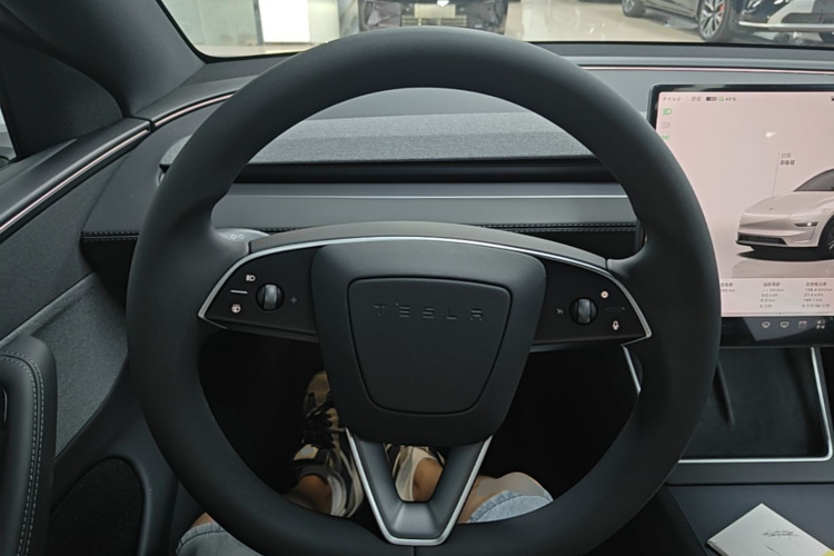 Tesla Model Y 2026 car image #11