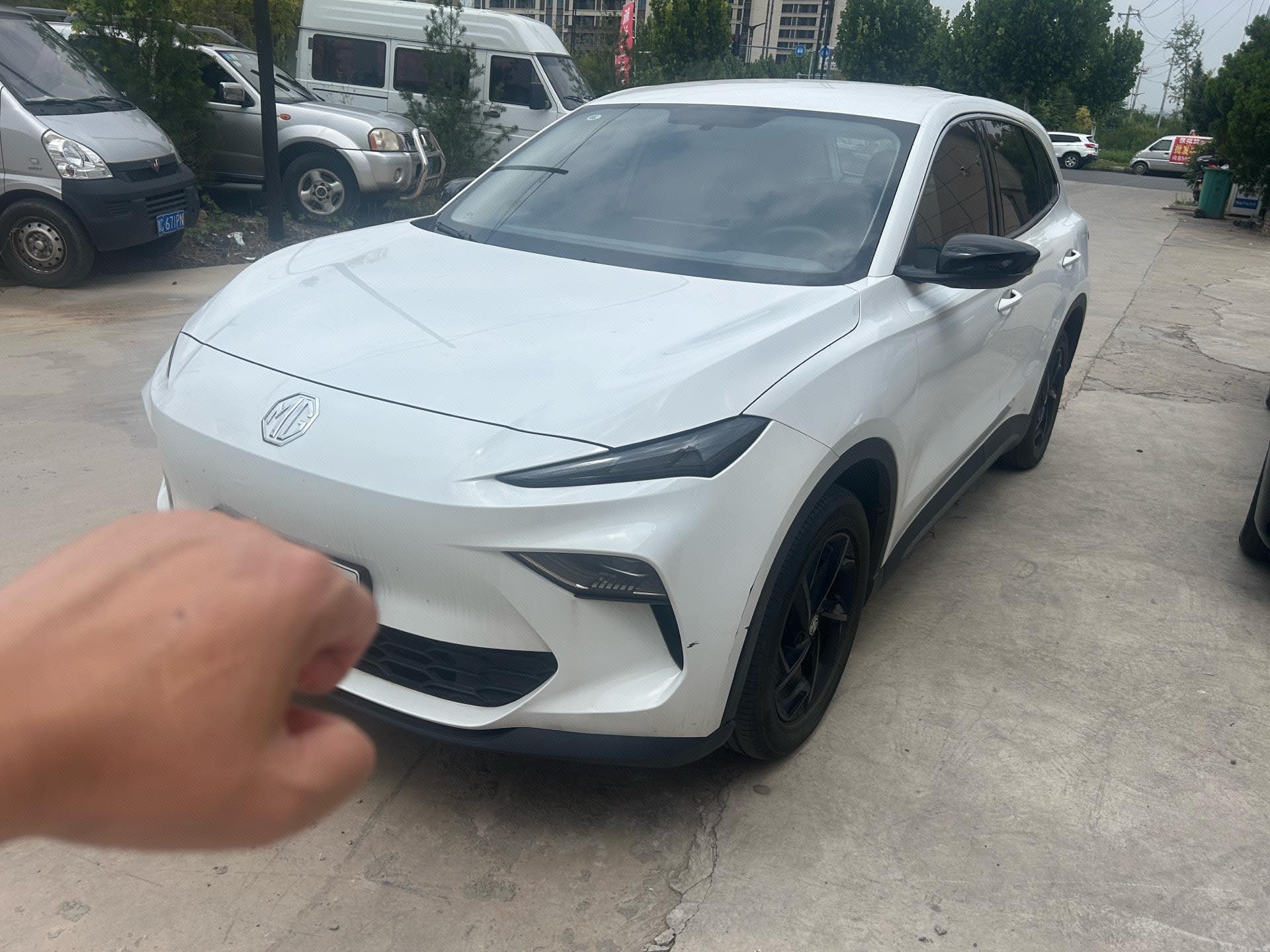 MG ES5 2025 immagine di auto 