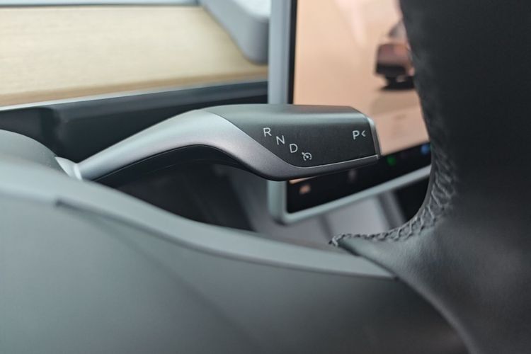 Tesla Model Y 2023 car image #14