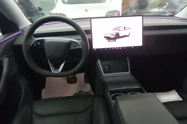 Tesla Model Y 2025 #11 Tesla Model Y 2025 car image #11