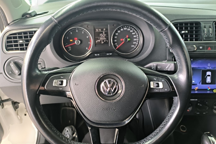 Volkswagen Polo 2017 car image #11