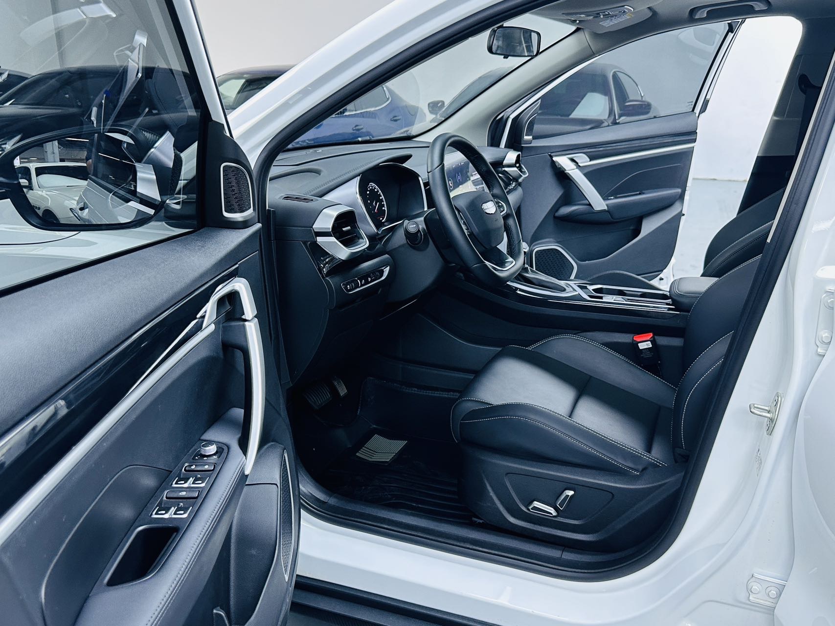 GEELY Coolray 2025 car image #4