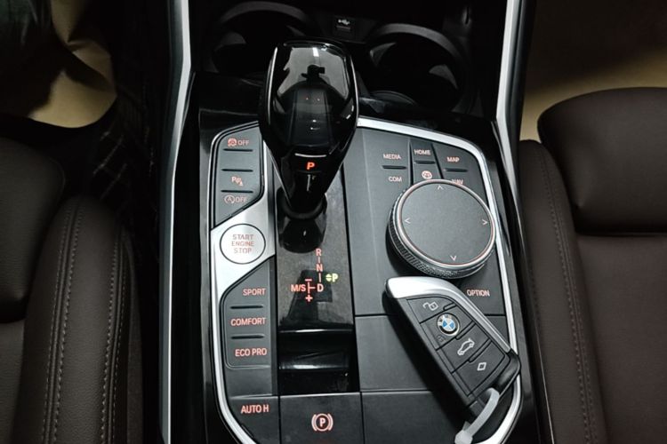 BMW 3 Series 2021 car image #14