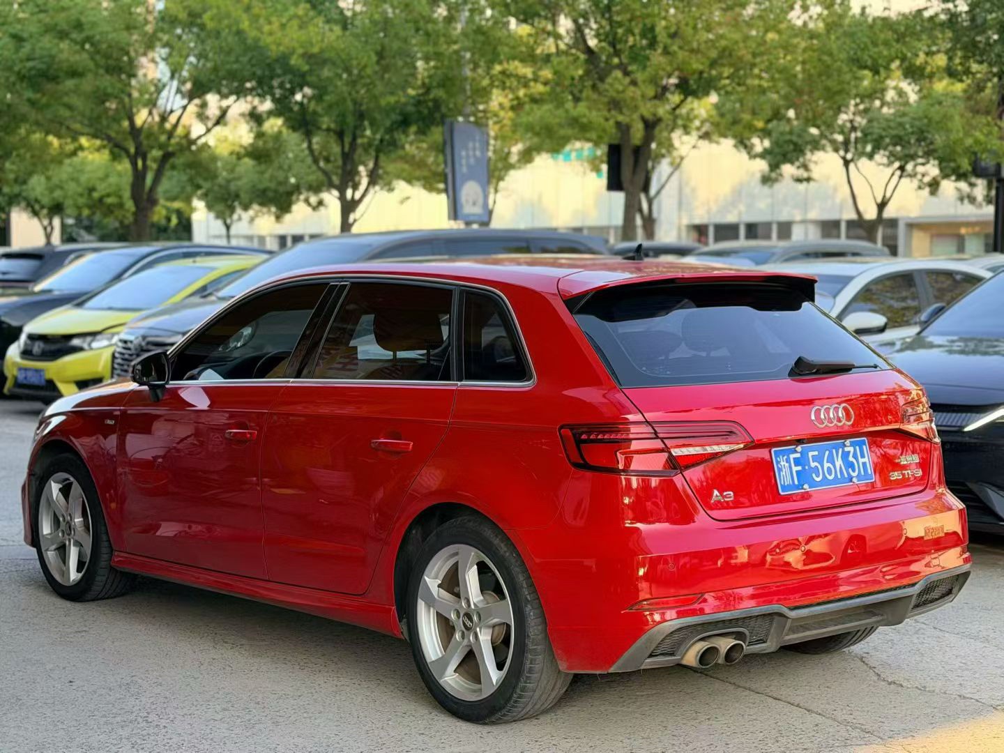 2019 immagine di auto #3
