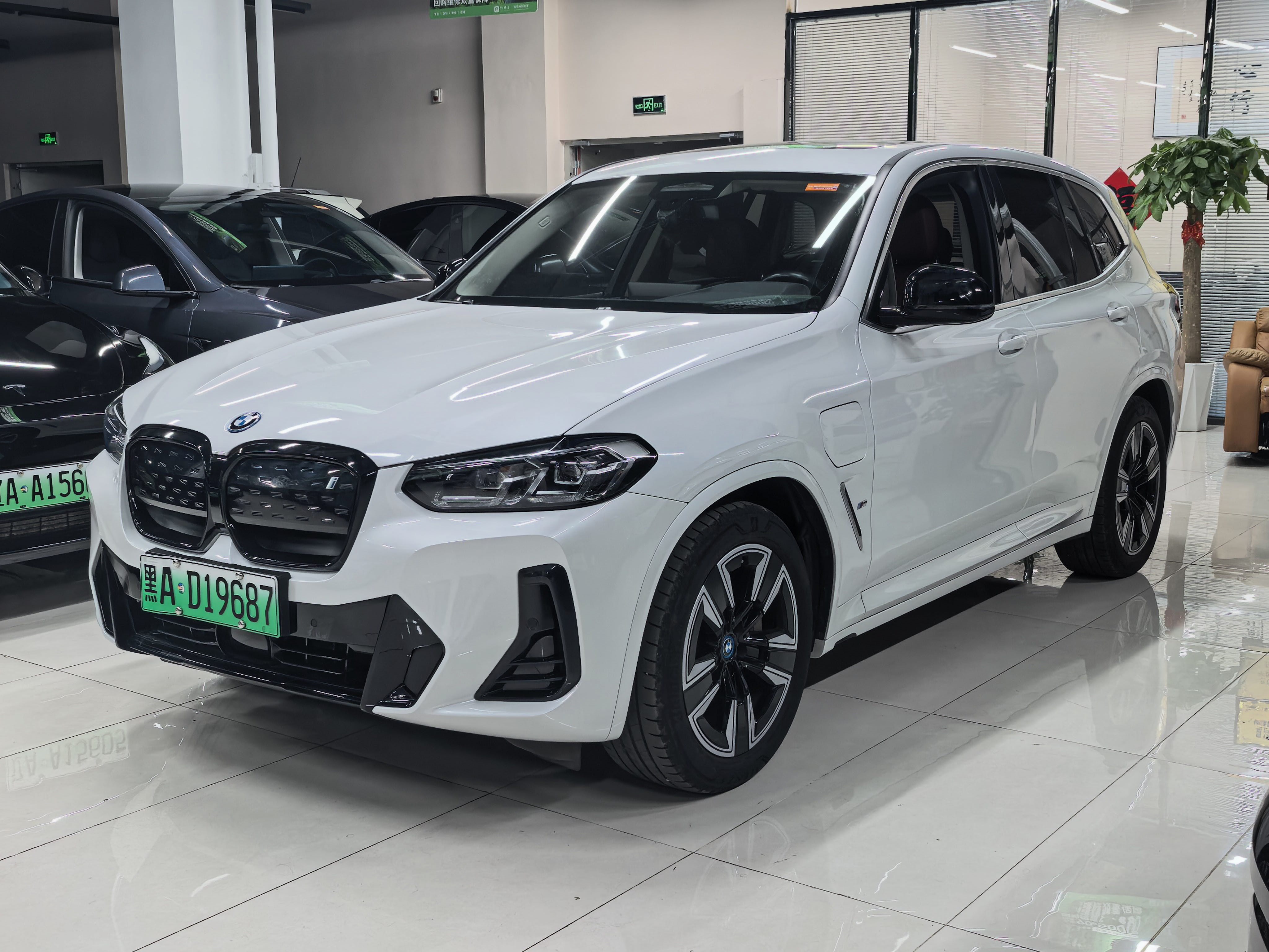 BMW iX3 2023 BMW iX3 2023 car image