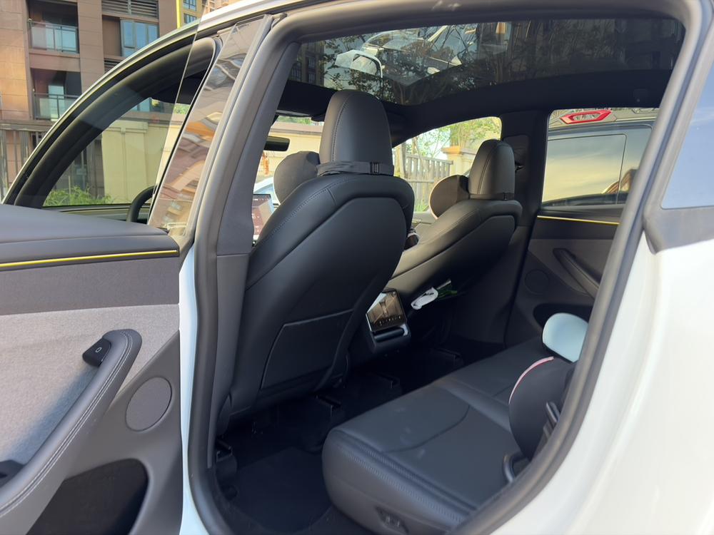 Tesla Model Y 2026 car image #14