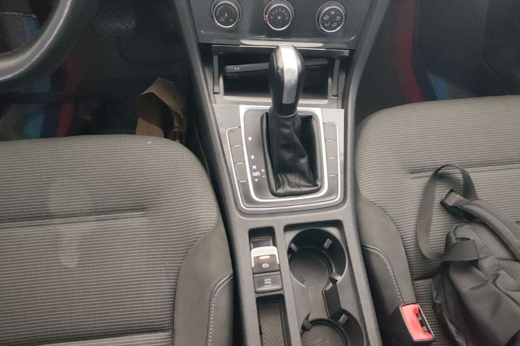 Volkswagen Golf 2018 car image #14