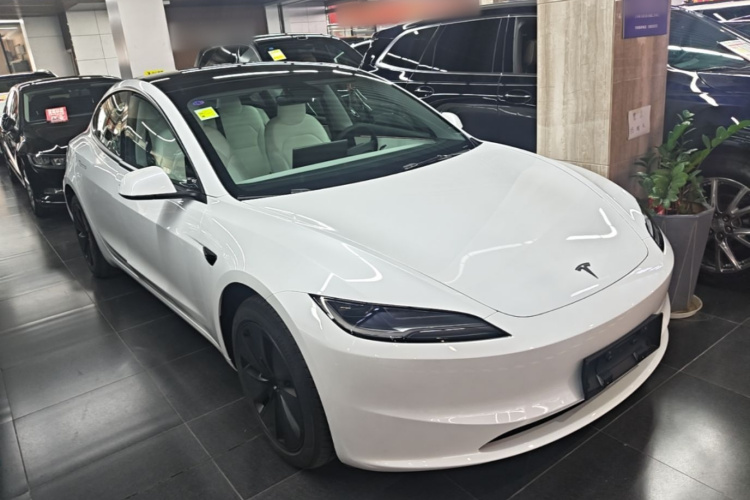 Tesla Model 3 2026 car image #6