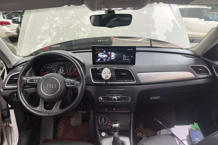 Audi Q3 2019 car image #7
