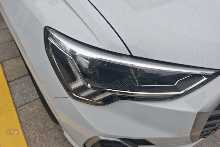 Audi Q3 2022 car image #8