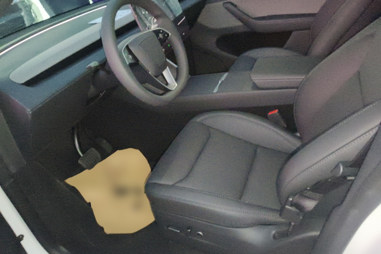 Tesla Model Y 2026 #15 Tesla Model Y 2026 car image #15