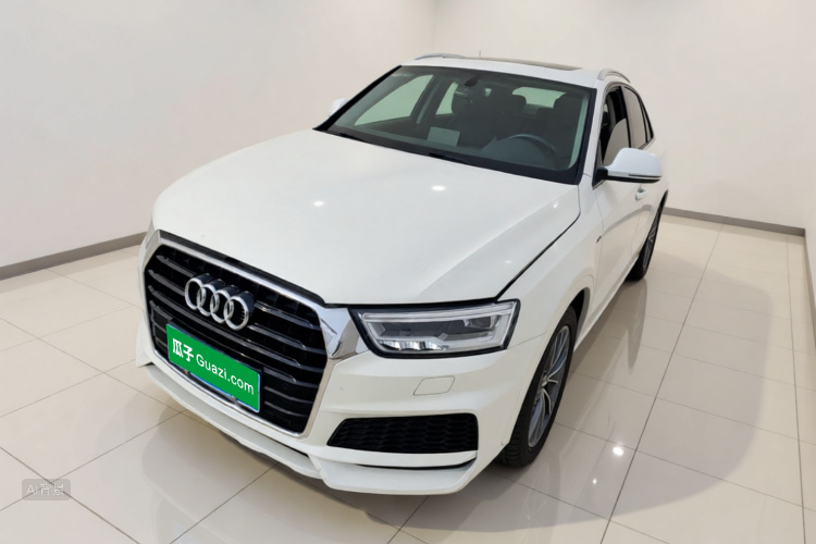 Audi Q3 2019 car image #2