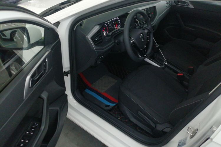 Volkswagen Polo 2020 صورة سيارة #12