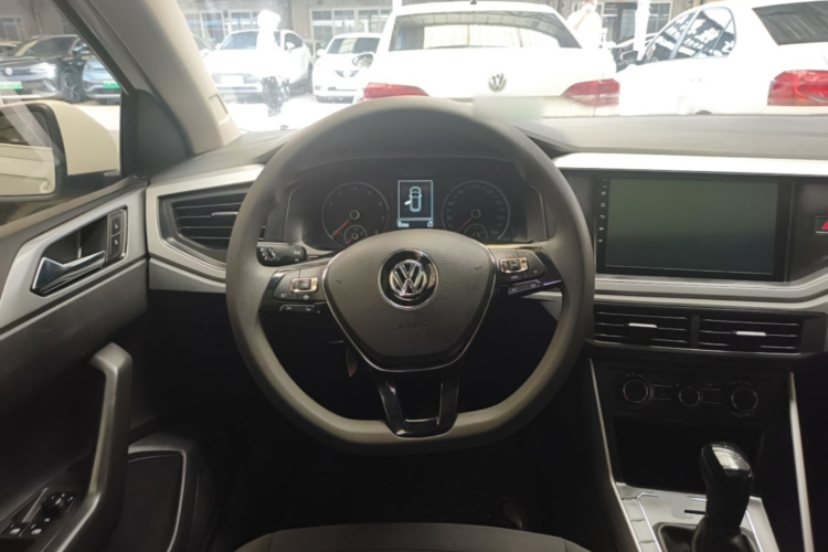 Volkswagen Polo 2020 car image #11