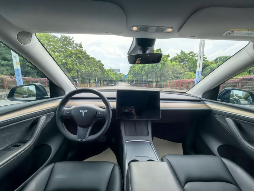 Tesla Model Y 2022 #2 Tesla Model Y 2022 car image #2