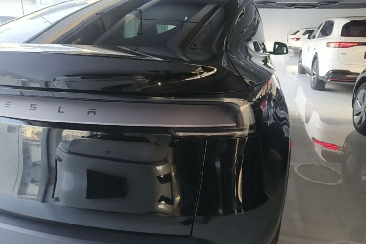 Tesla Model Y 2026 car image #8