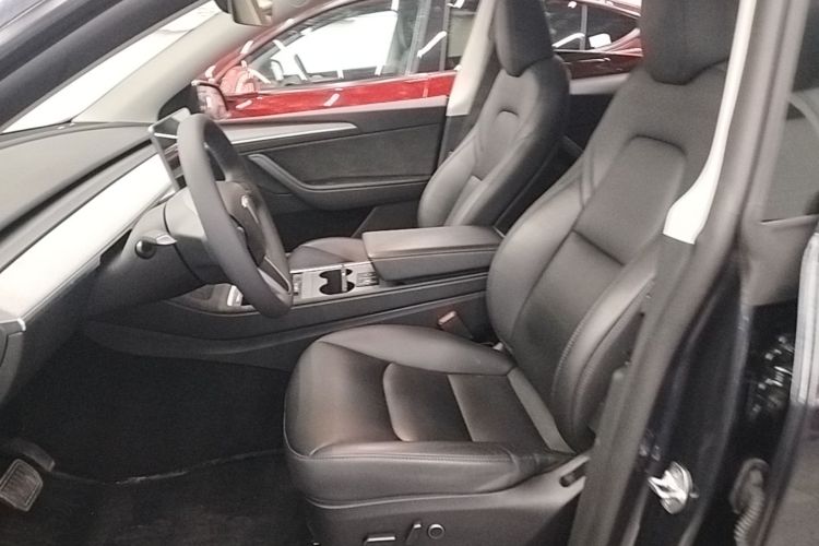 Tesla Model Y 2024 car image #19