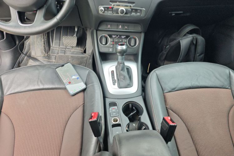 Audi Q3 2019 car image #14