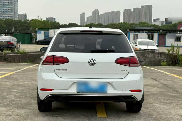 Volkswagen Golf 2019 car image #6